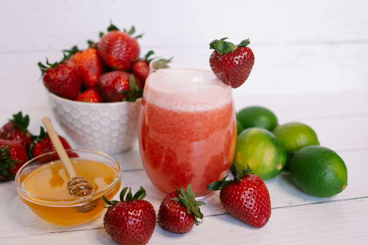 https://cdn.beeyondthehive.com/wp-content/uploads/2020/05/Strawberrymimosa3.jpg